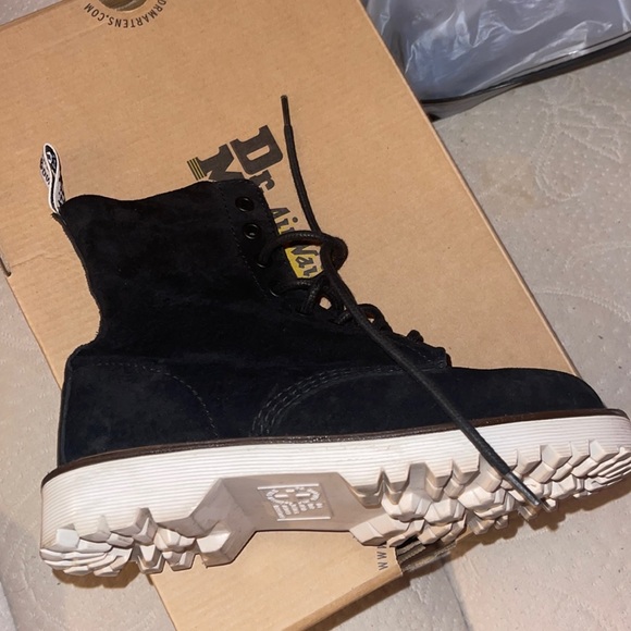 Semi new doc martins with box - Picture 3 of 4